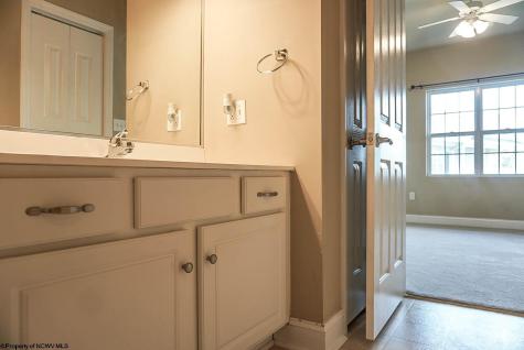 2637 Suncrest Village Morgantown WV 26505