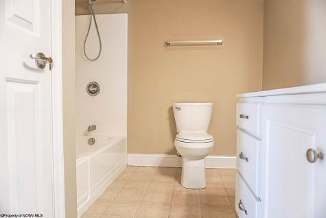 2637 Suncrest Village Morgantown WV 26505