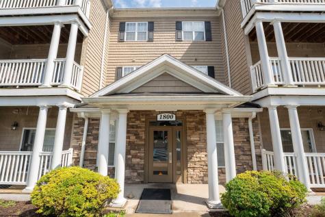 1817 Suncrest Village Morgantown WV 26505
