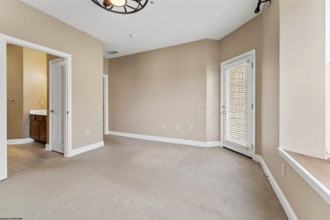 1817 Suncrest Village Morgantown WV 26505