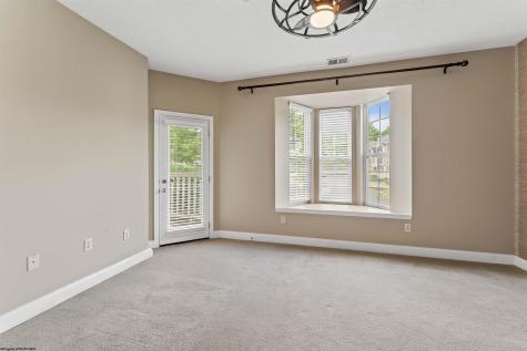 1817 Suncrest Village Morgantown WV 26505