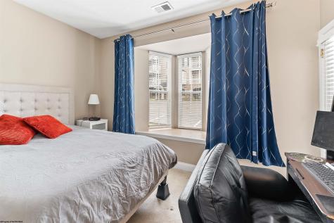 1817 Suncrest Village Morgantown WV 26505