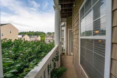 1817 Suncrest Village Morgantown WV 26505