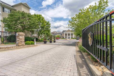 1817 Suncrest Village Morgantown WV 26505