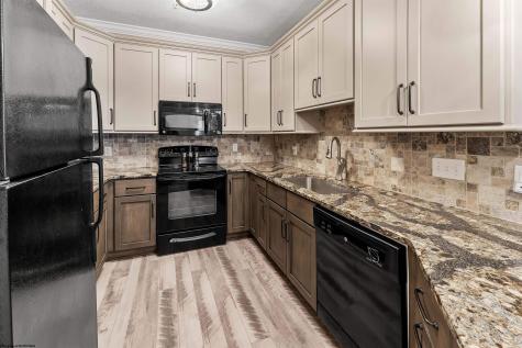 1817 Suncrest Village Morgantown WV 26505