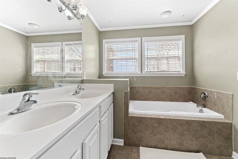 43 Robin Lane Morgantown WV 26508