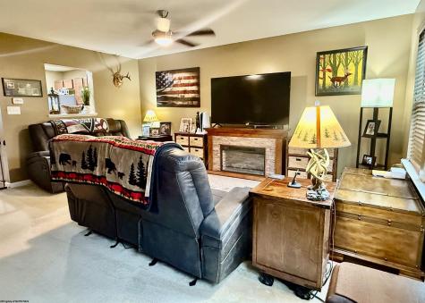 102 Kingsbury Court Fairmont WV 26554