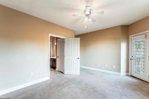 1625 Suncrest Village Morgantown WV 26505