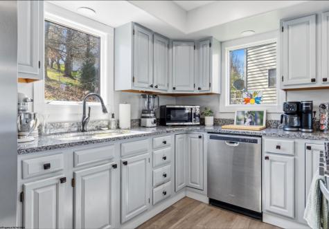 615 Mariner Village Morgantown WV 26508