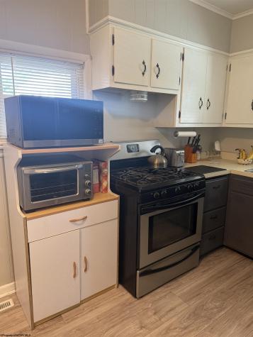 8026 Plainwood Avenue Stonewood WV 26301