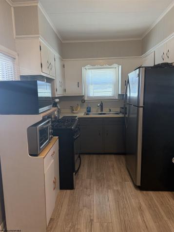 8026 Plainwood Avenue Stonewood WV 26301