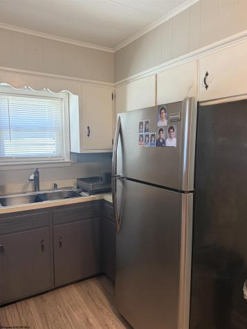 8026 Plainwood Avenue Stonewood WV 26301