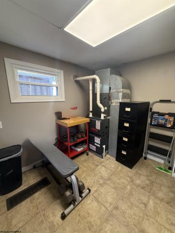 8026 Plainwood Avenue Stonewood WV 26301