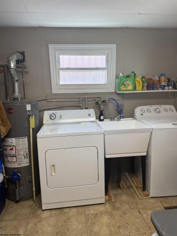 8026 Plainwood Avenue Stonewood WV 26301