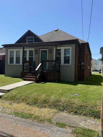 8026 Plainwood Avenue Stonewood WV 26301