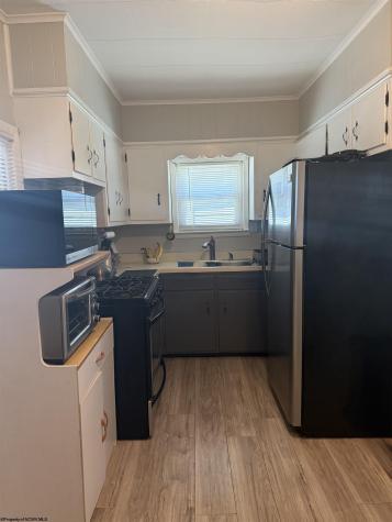 8026 Plainwood Avenue Stonewood WV 26301