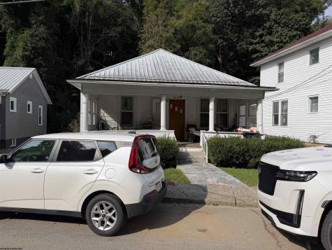 230 Cottage Avenue Weston WV 26452