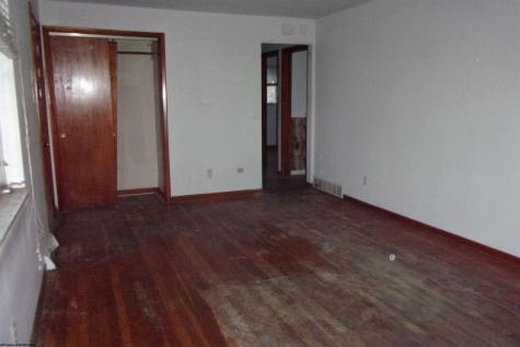 32 Cleveland Avenue Westover WV 26501