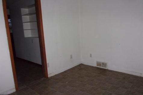 32 Cleveland Avenue Westover WV 26501