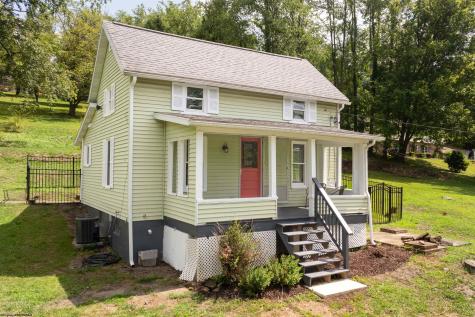 16 Davis Heights Road Maidsville WV 26541