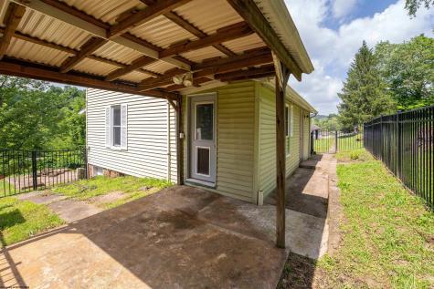 16 Davis Heights Road Maidsville WV 26541