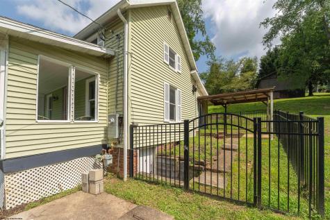 16 Davis Heights Road Maidsville WV 26541