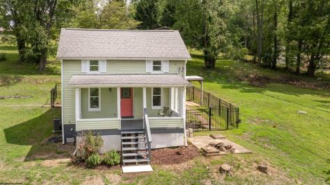 16 Davis Heights Road Maidsville WV 26541