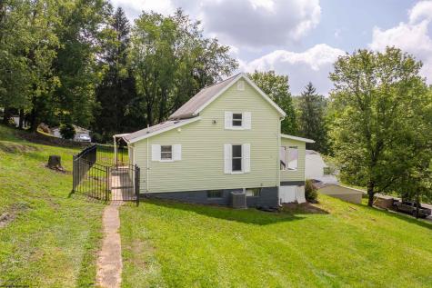 16 Davis Heights Road Maidsville WV 26541