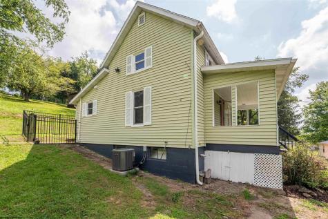 16 Davis Heights Road Maidsville WV 26541