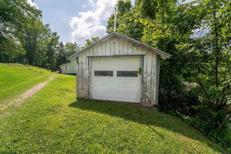 16 Davis Heights Road Maidsville WV 26541