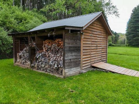 2086 Teagarden Fork Road Metz WV 26585