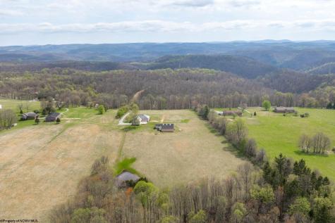 932 Linton Road Independence WV 26374