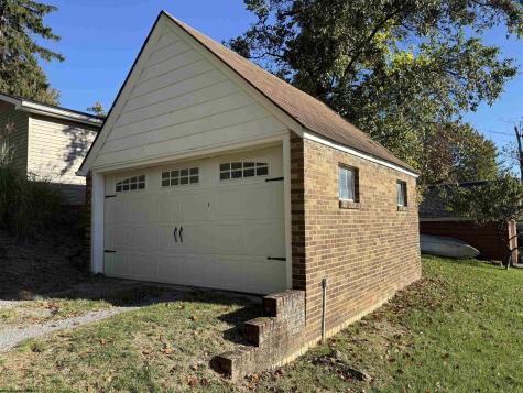 1201 Peacock Lane Fairmont WV 26554