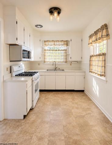 859 Winter Avenue Weston WV 26452