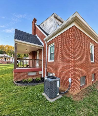 859 Winter Avenue Weston WV 26452