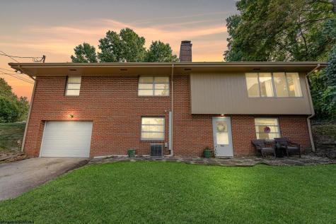 756 Mountain View Place Morgantown WV 26501