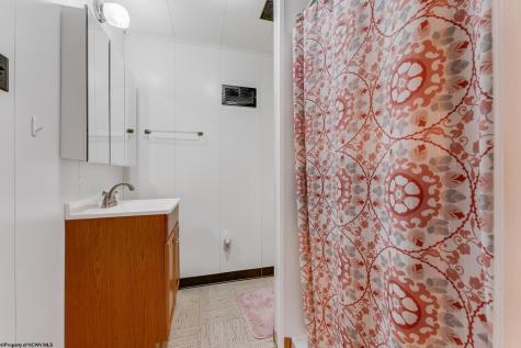 756 Mountain View Place Morgantown WV 26501