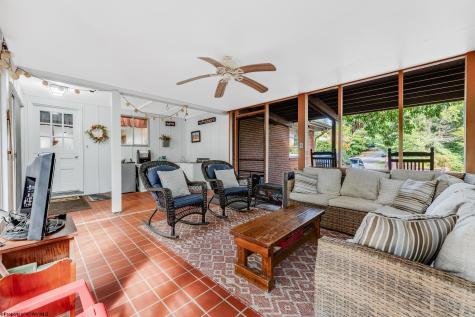 756 Mountain View Place Morgantown WV 26501
