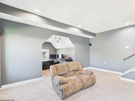 90 Falling Water Lane Morgantown WV 26508