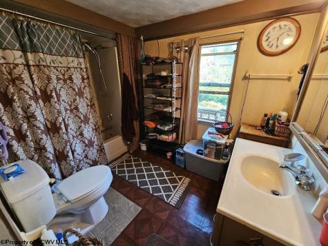 374 Limestone Road Clarksburg WV 26301