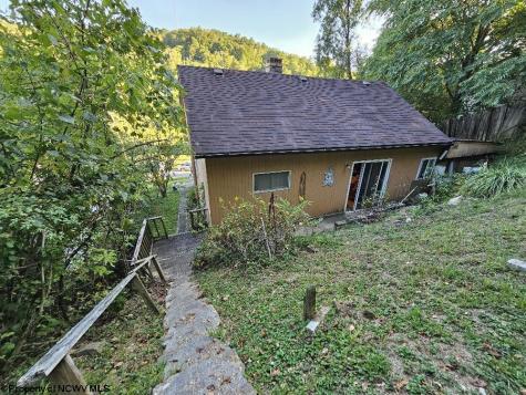 374 Limestone Road Clarksburg WV 26301