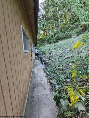 374 Limestone Road Clarksburg WV 26301