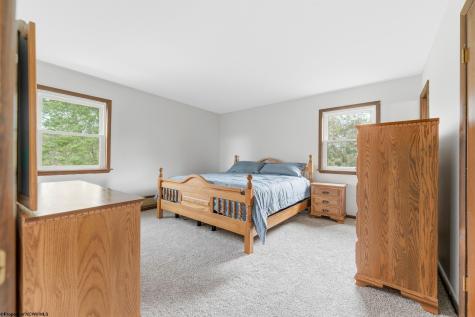 97 Bowlby Hill Road Morgantown WV 26501