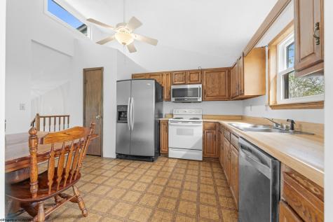 97 Bowlby Hill Road Morgantown WV 26501