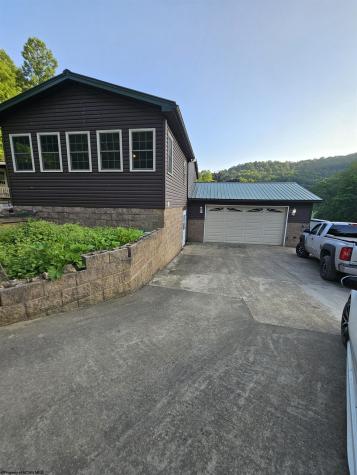 133 Forest Lane Mannington WV 26582