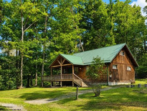 29 Castle Road Mount Nebo WV 26679