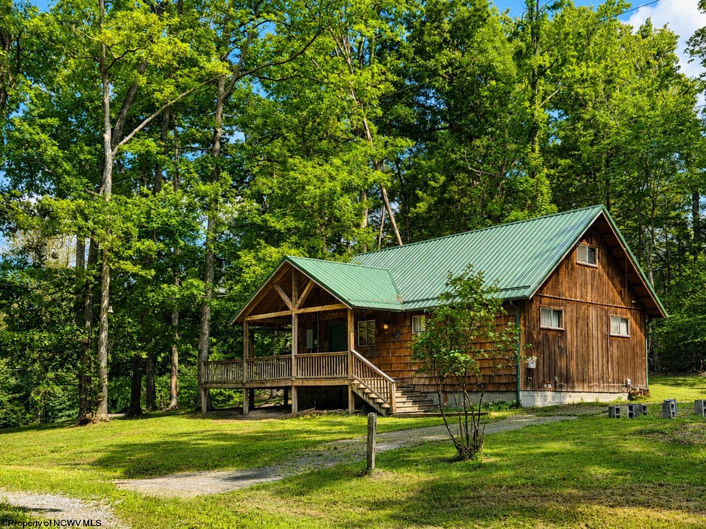 29 Castle Road Mount Nebo WV 26679