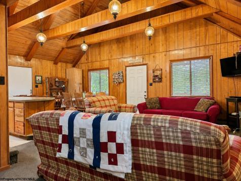 29 Castle Road Mount Nebo WV 26679