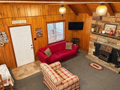 29 Castle Road Mount Nebo WV 26679