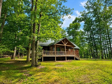 29 Castle Road Mount Nebo WV 26679